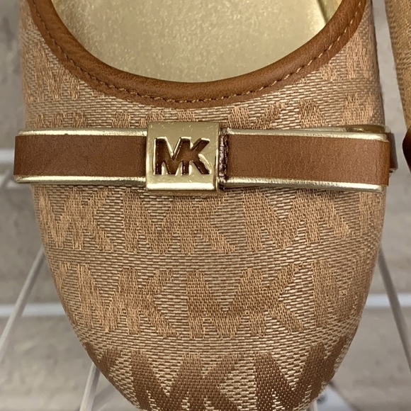 Micheal kors ballet flats Size: 4 - Picture 1 of 6